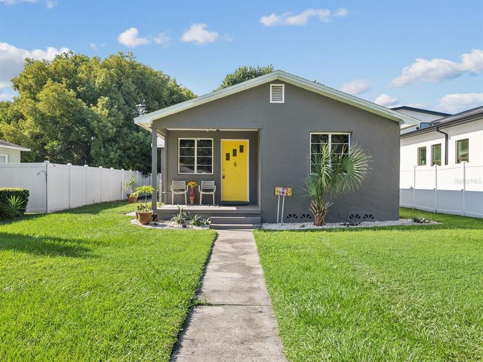 For Sale: $299,900 (3 beds, 1 baths, 978 Square Feet)