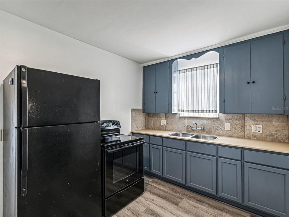 For Sale: $299,900 (3 beds, 1 baths, 978 Square Feet)