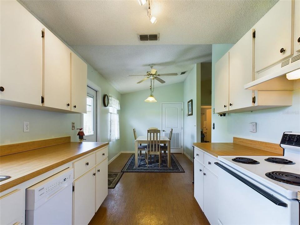 For Sale: $269,900 (3 beds, 2 baths, 1145 Square Feet)