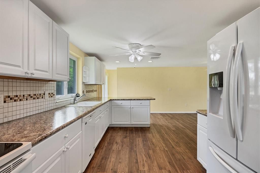 For Sale: $275,000 (2 beds, 2 baths, 1568 Square Feet)