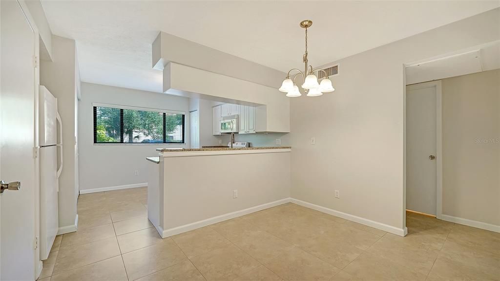 For Sale: $269,900 (2 beds, 2 baths, 1054 Square Feet)