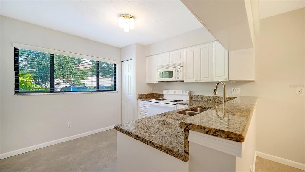 For Sale: $269,900 (2 beds, 2 baths, 1054 Square Feet)