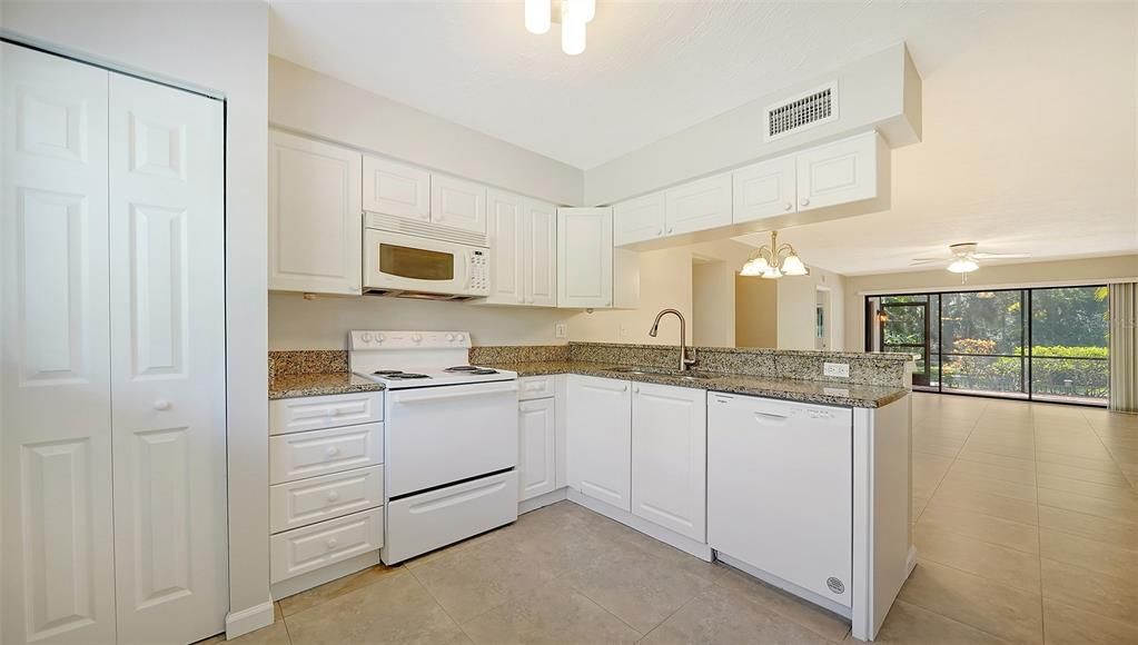 For Sale: $269,900 (2 beds, 2 baths, 1054 Square Feet)