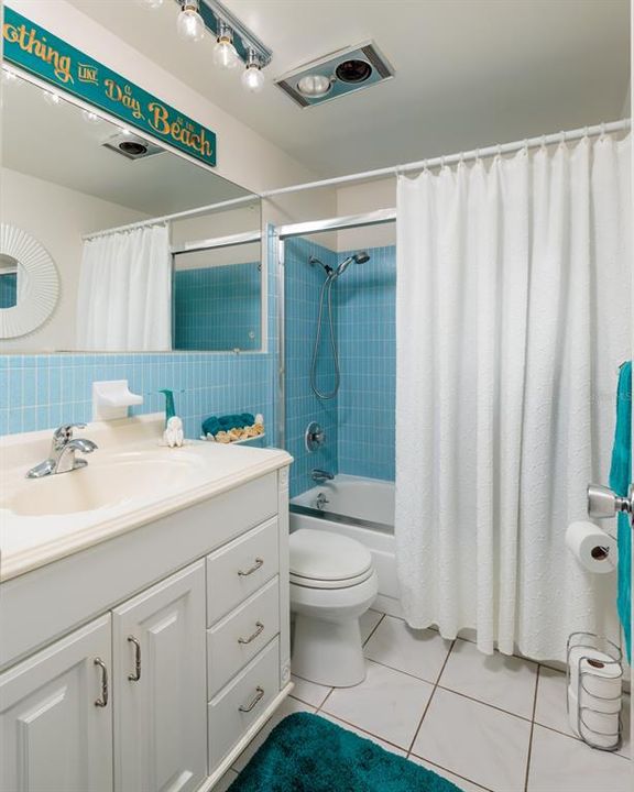 2nd bathroom with tub/shower.