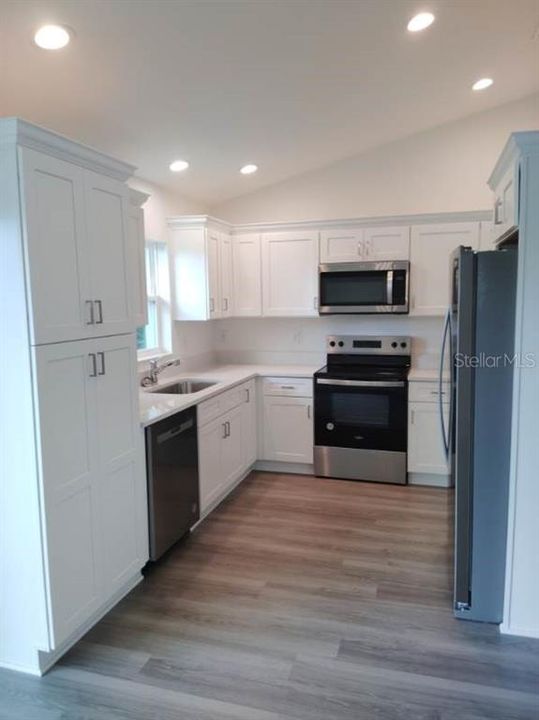 Active With Contract: $259,900 (3 beds, 2 baths, 1196 Square Feet)