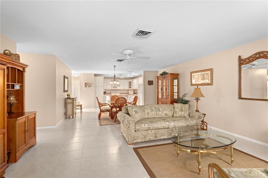 For Sale: $345,000 (2 beds, 2 baths, 1450 Square Feet)