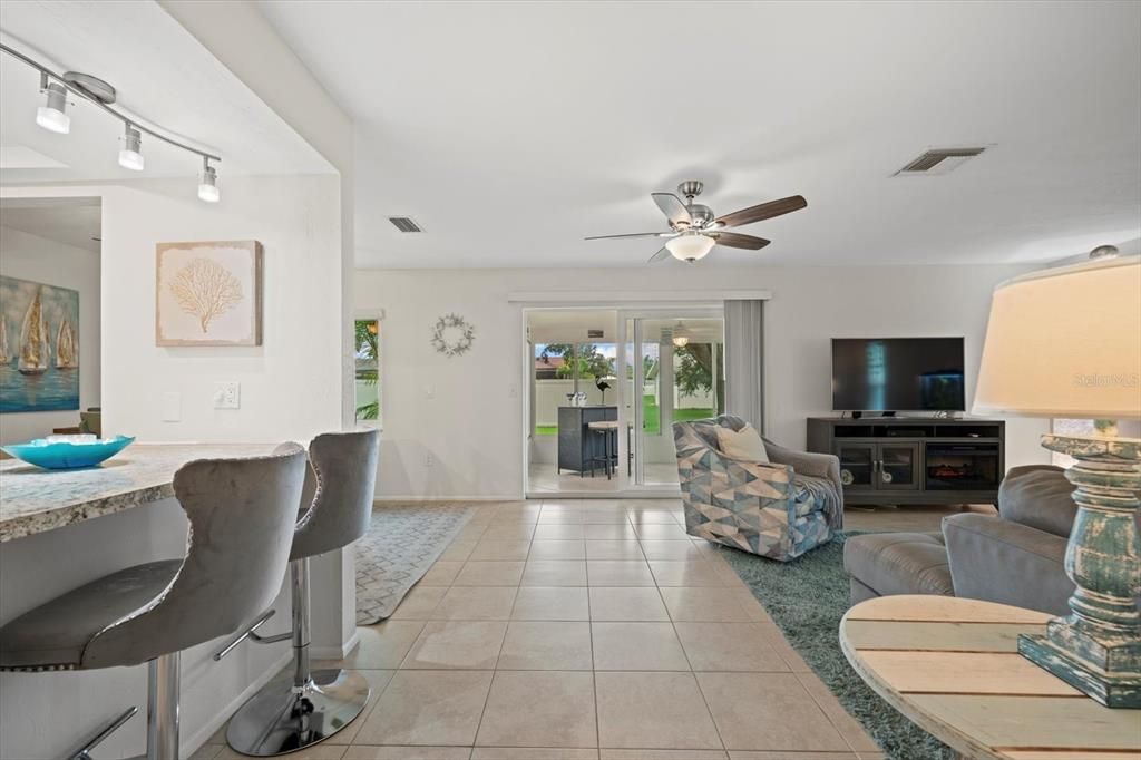 Breakfast Bar/Living Room leading out to Lanai