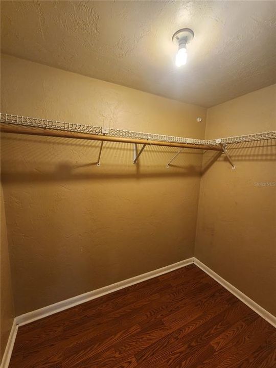 For Rent: $1,150 (2 beds, 1 baths, 975 Square Feet)