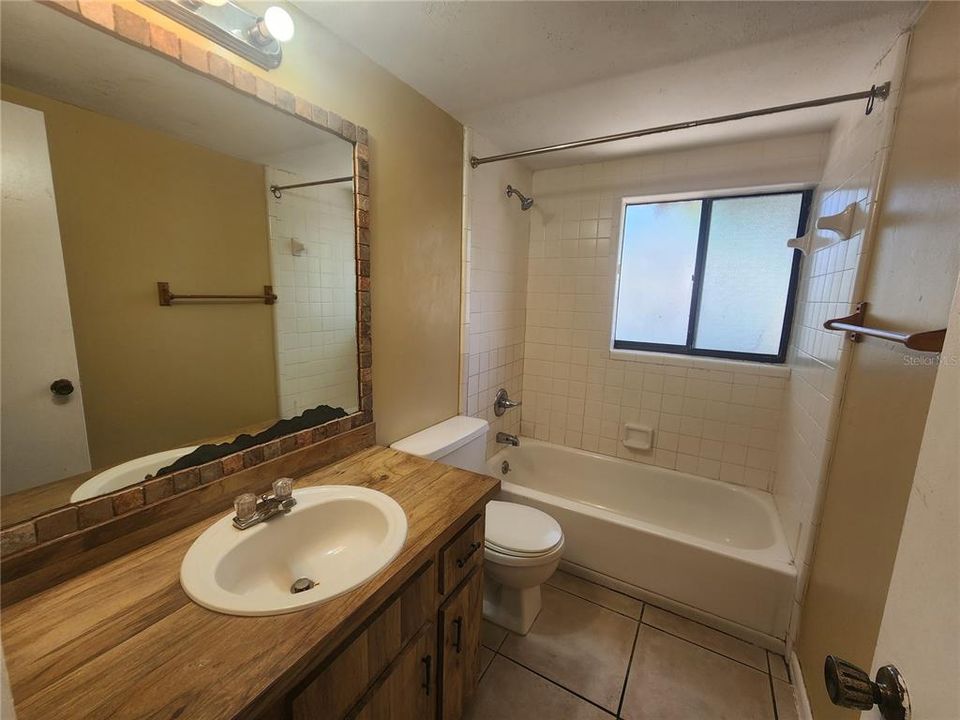 For Rent: $1,150 (2 beds, 1 baths, 975 Square Feet)