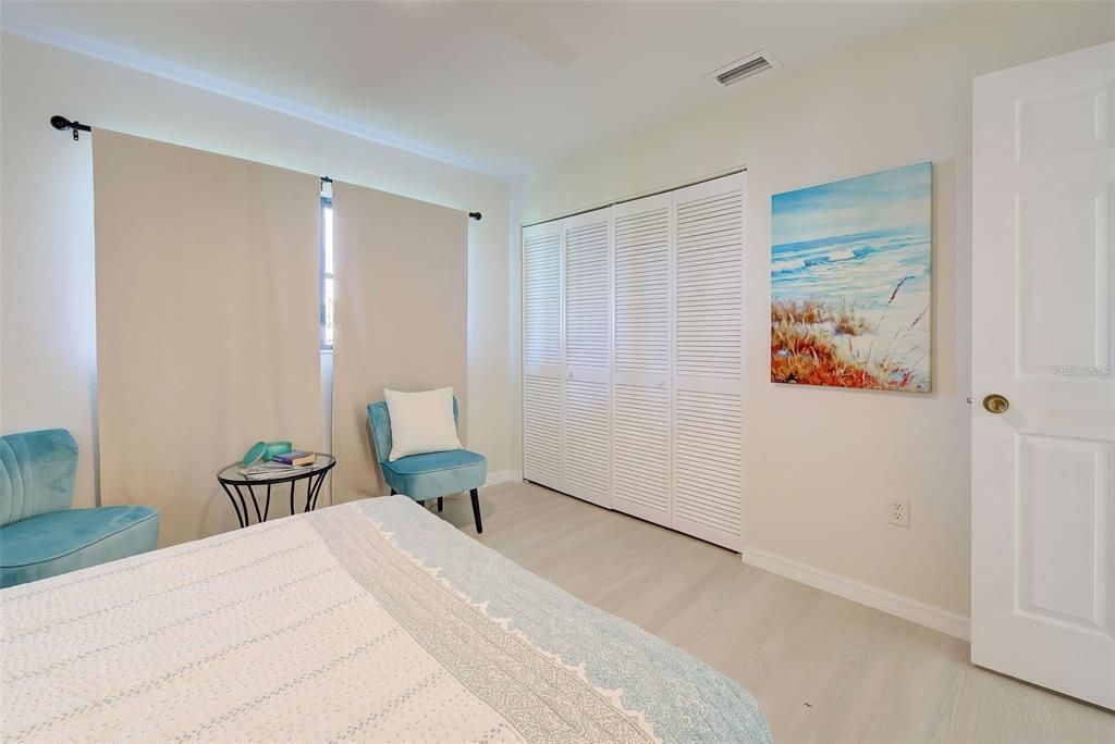 For Sale: $324,900 (2 beds, 2 baths, 1107 Square Feet)