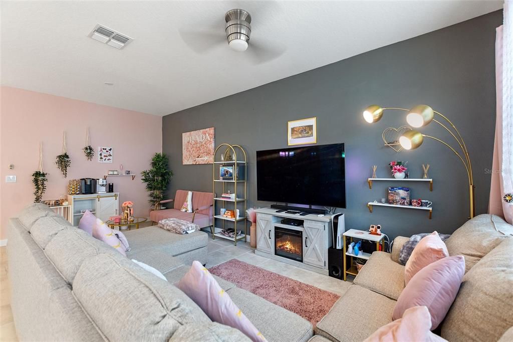 For Sale: $329,000 (3 beds, 2 baths, 1912 Square Feet)