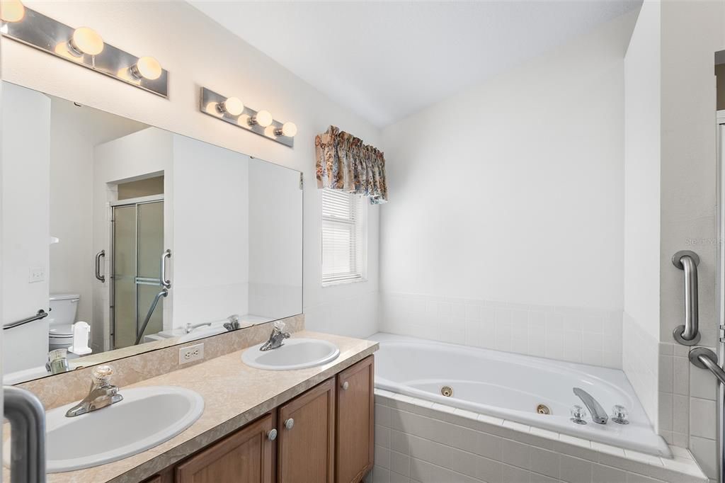 For Sale: $319,990 (2 beds, 2 baths, 1734 Square Feet)