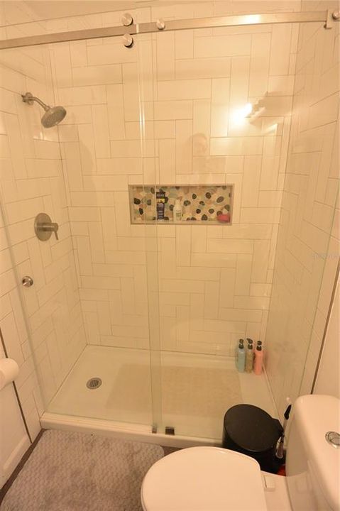 For Rent: $2,300 (2 beds, 1 baths, 898 Square Feet)