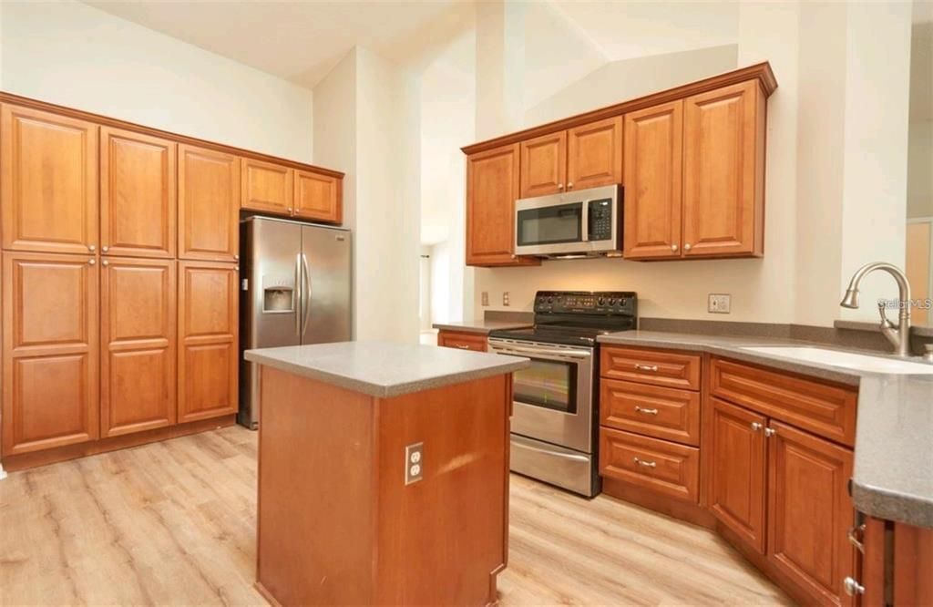 For Rent: $3,100 (4 beds, 3 baths, 2340 Square Feet)