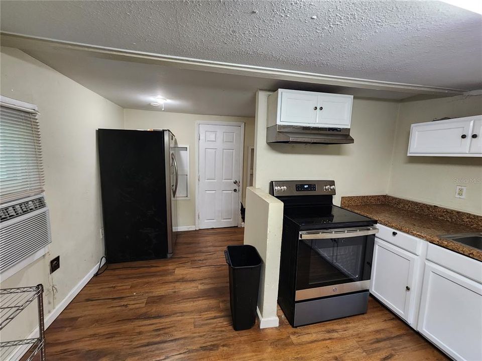 For Rent: $1,575 (5 beds, 2 baths, 1356 Square Feet)