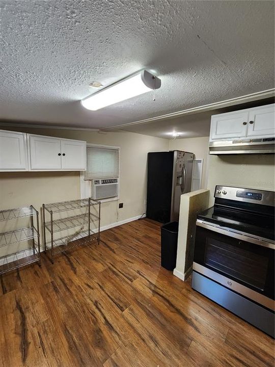 For Rent: $1,575 (5 beds, 2 baths, 1356 Square Feet)