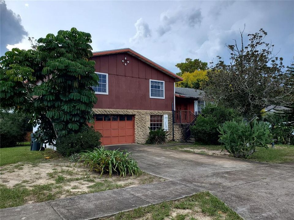 Active With Contract: $219,900 (3 beds, 2 baths, 2306 Square Feet)