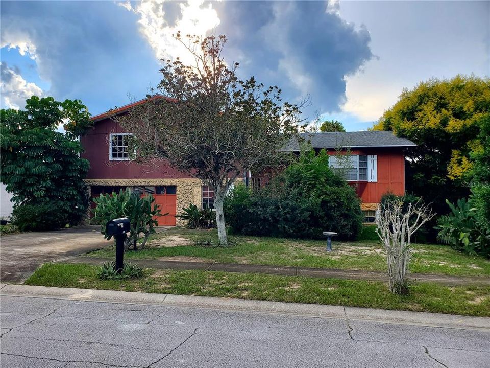 Active With Contract: $219,900 (3 beds, 2 baths, 2306 Square Feet)