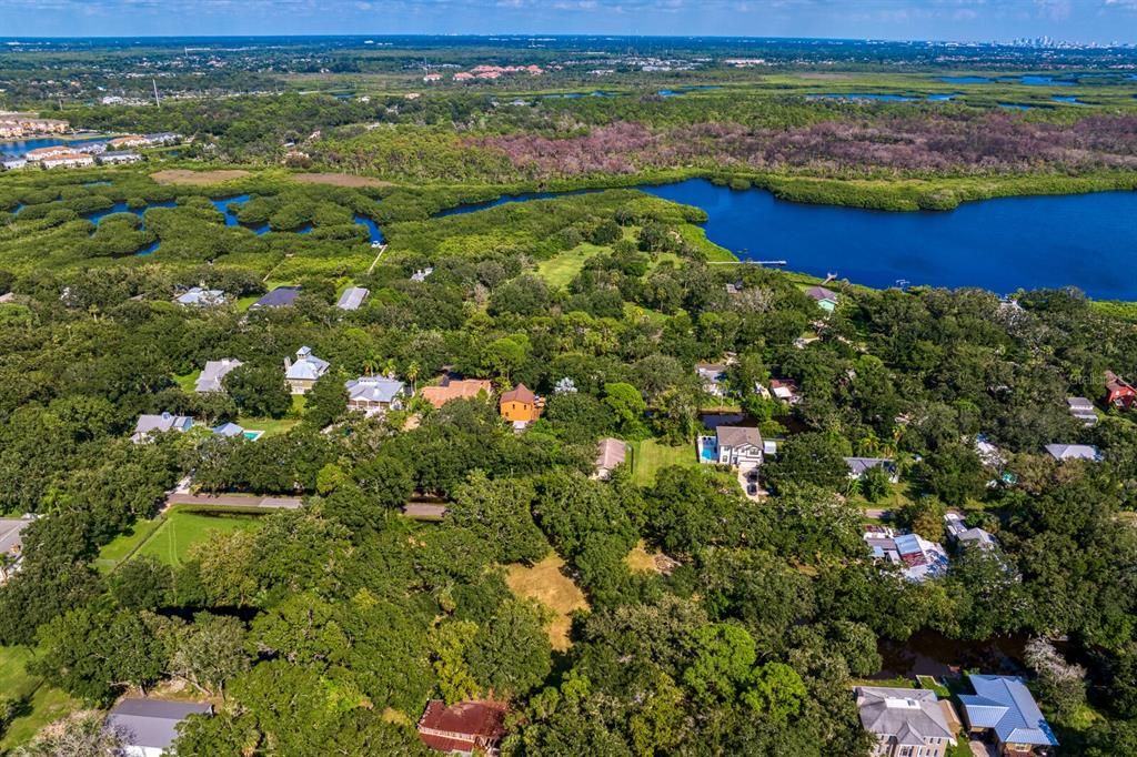 На продажу: $390,000 (0.73 acres)