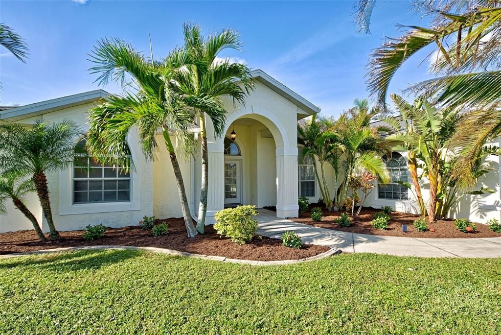 Active With Contract: $549,000 (4 beds, 3 baths, 2583 Square Feet)