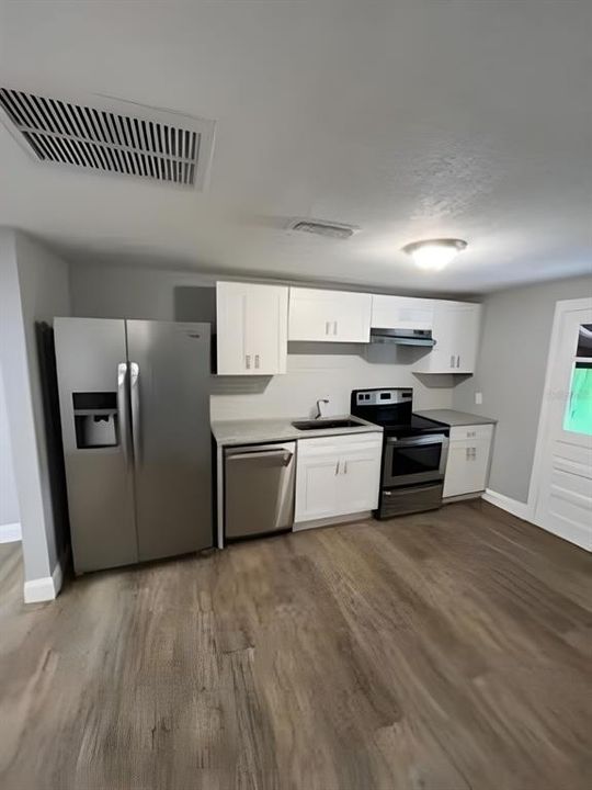 For Rent: $1,450 (2 beds, 1 baths, 650 Square Feet)