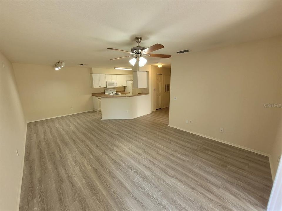 For Rent: $1,250 (1 beds, 1 baths, 779 Square Feet)