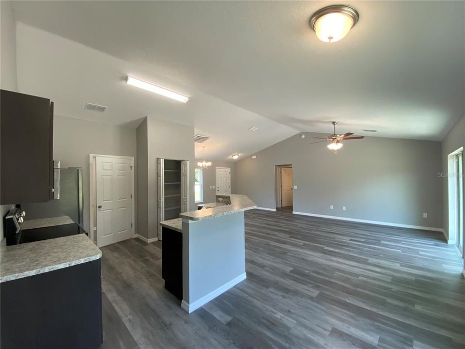 For Rent: $1,725 (3 beds, 2 baths, 1416 Square Feet)