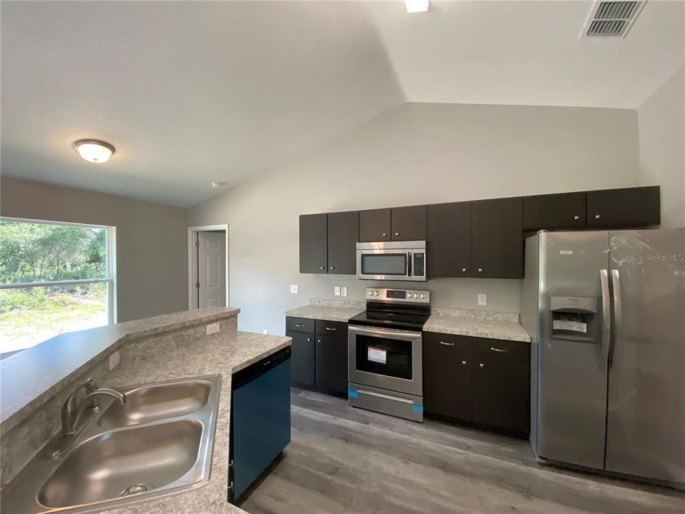 For Rent: $1,725 (3 beds, 2 baths, 1416 Square Feet)