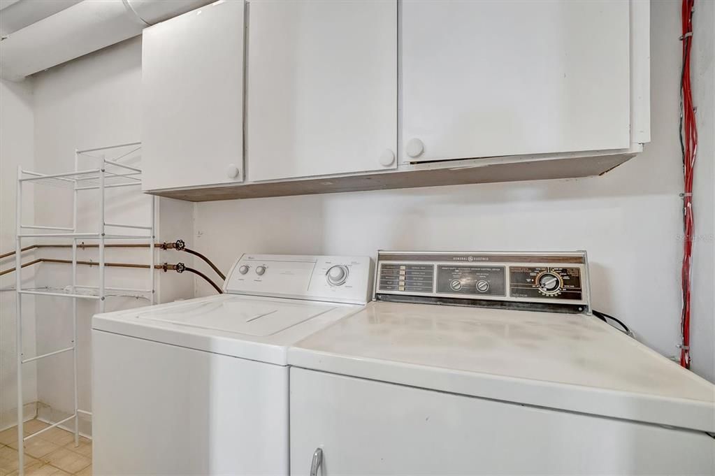 For Sale: $350,000 (2 beds, 2 baths, 1050 Square Feet)