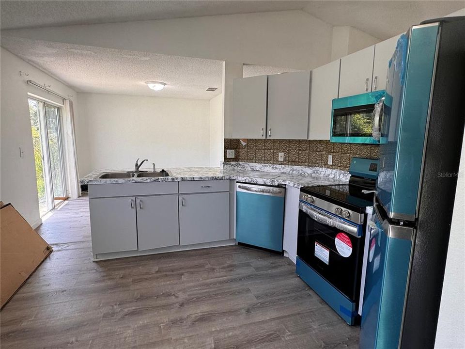 For Rent: $2,300 (3 beds, 2 baths, 1607 Square Feet)