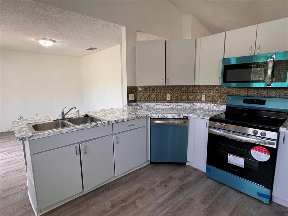 For Rent: $2,300 (3 beds, 2 baths, 1607 Square Feet)