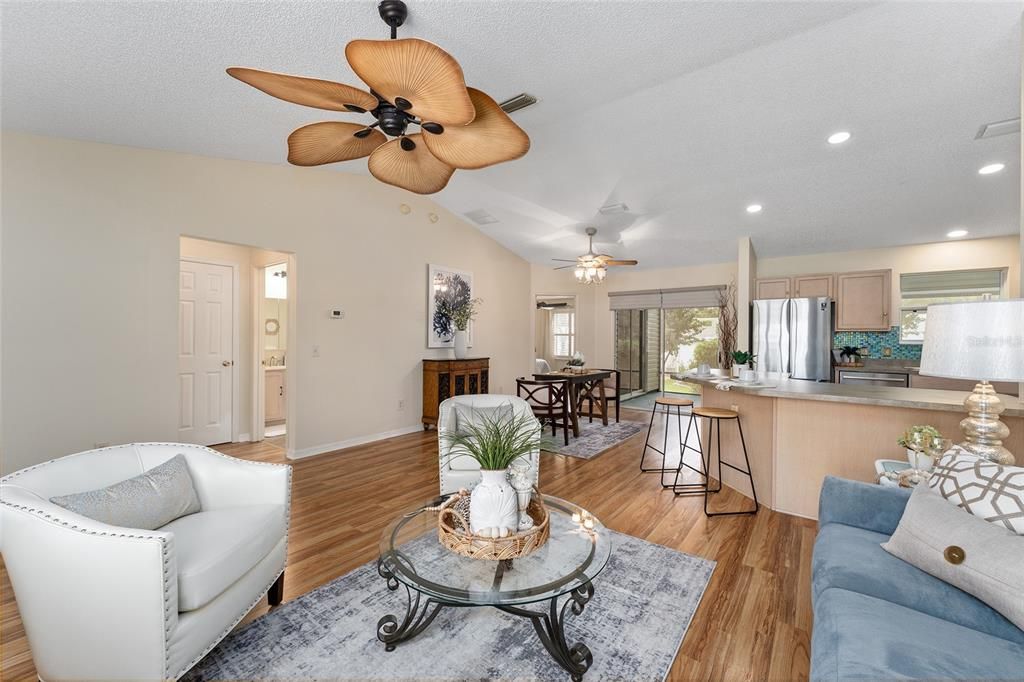 For Sale: $274,850 (2 beds, 2 baths, 1148 Square Feet)