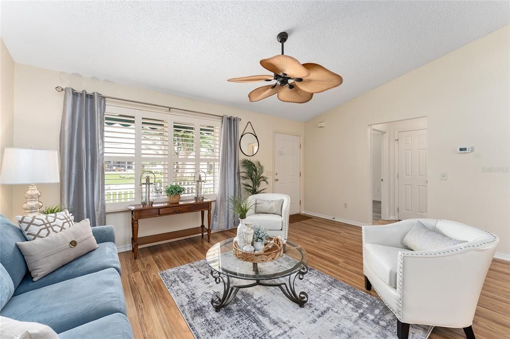 For Sale: $274,850 (2 beds, 2 baths, 1148 Square Feet)