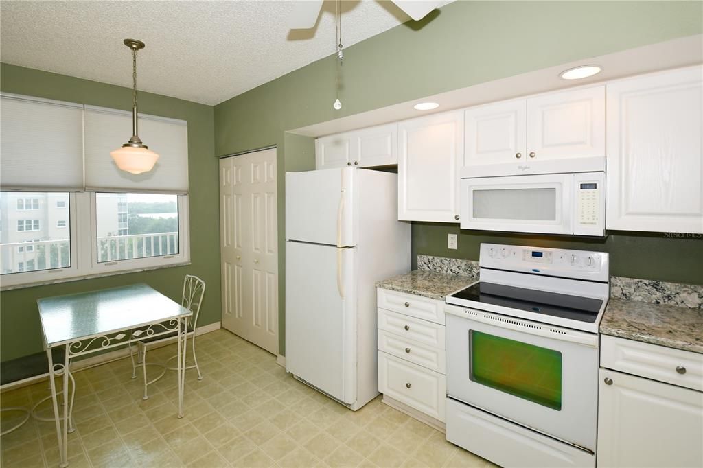 For Sale: $335,000 (2 beds, 2 baths, 1205 Square Feet)