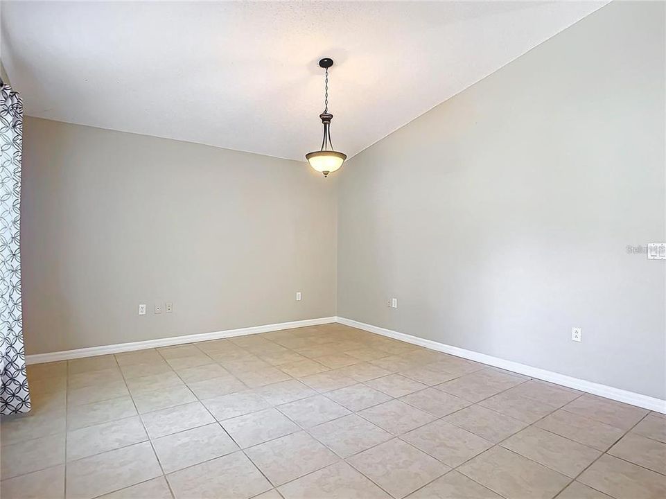 For Rent: $2,400 (3 beds, 2 baths, 1636 Square Feet)