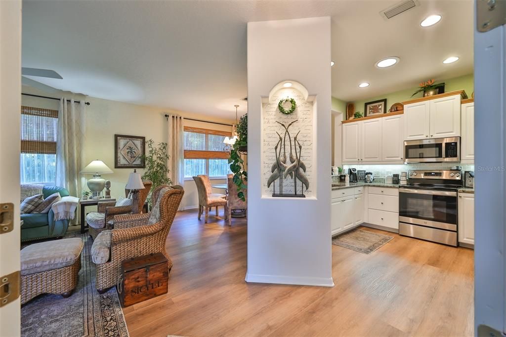 Beautiful niche between kitchen and living room.