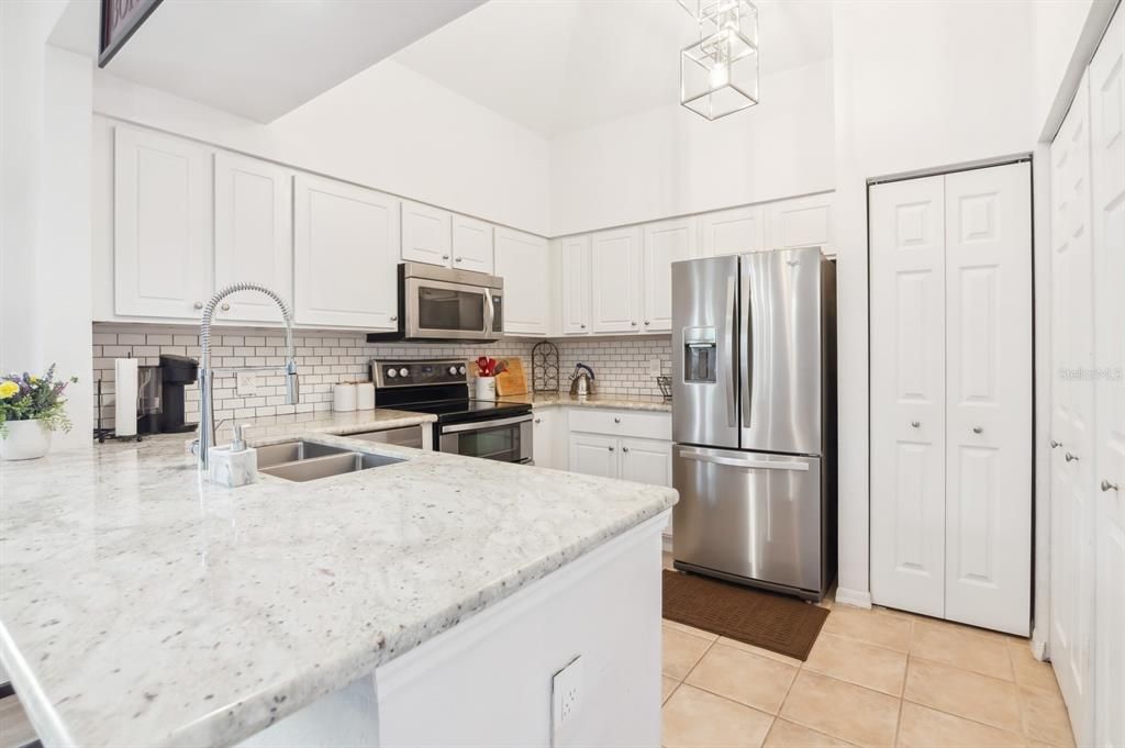 For Sale: $259,000 (2 beds, 2 baths, 1088 Square Feet)