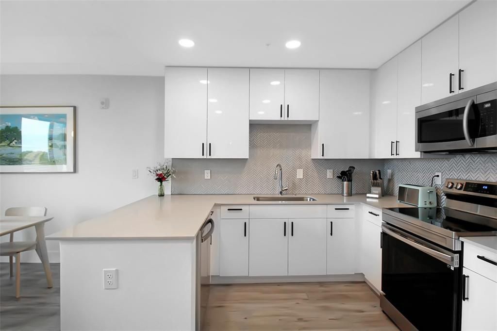 For Rent: $4,200 (1 beds, 2 baths, 858 Square Feet)