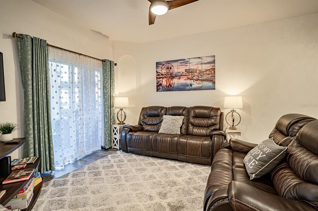 For Sale: $335,000 (3 beds, 3 baths, 1492 Square Feet)