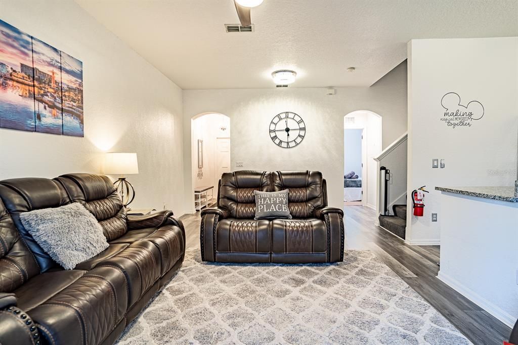 For Sale: $335,000 (3 beds, 3 baths, 1492 Square Feet)