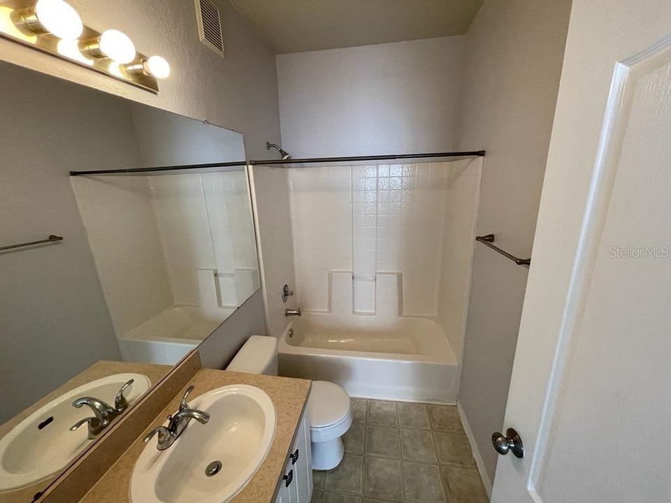 For Sale: $190,000 (2 beds, 2 baths, 1212 Square Feet)