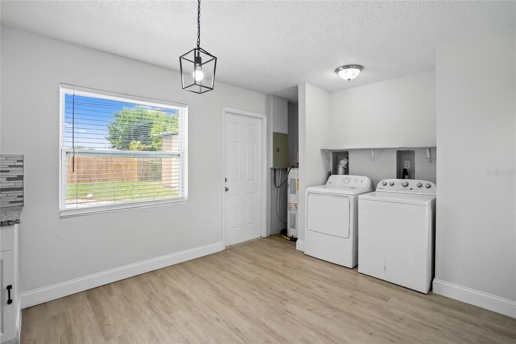 For Sale: $285,000 (3 beds, 1 baths, 875 Square Feet)