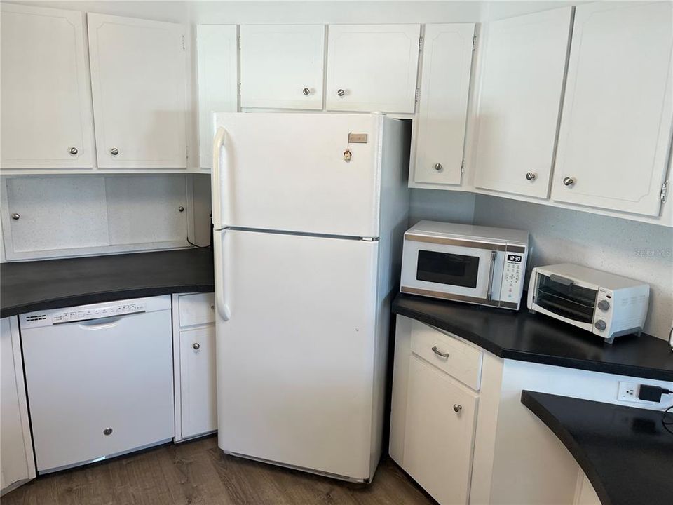 For Sale: $206,000 (2 beds, 2 baths, 1008 Square Feet)