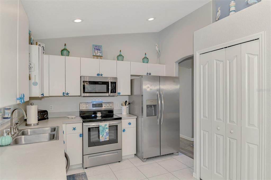 For Sale: $389,900 (3 beds, 2 baths, 1217 Square Feet)