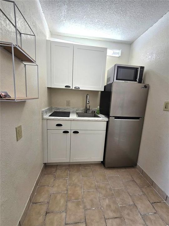 For Sale: $169,000 (1 beds, 1 baths, 351 Square Feet)