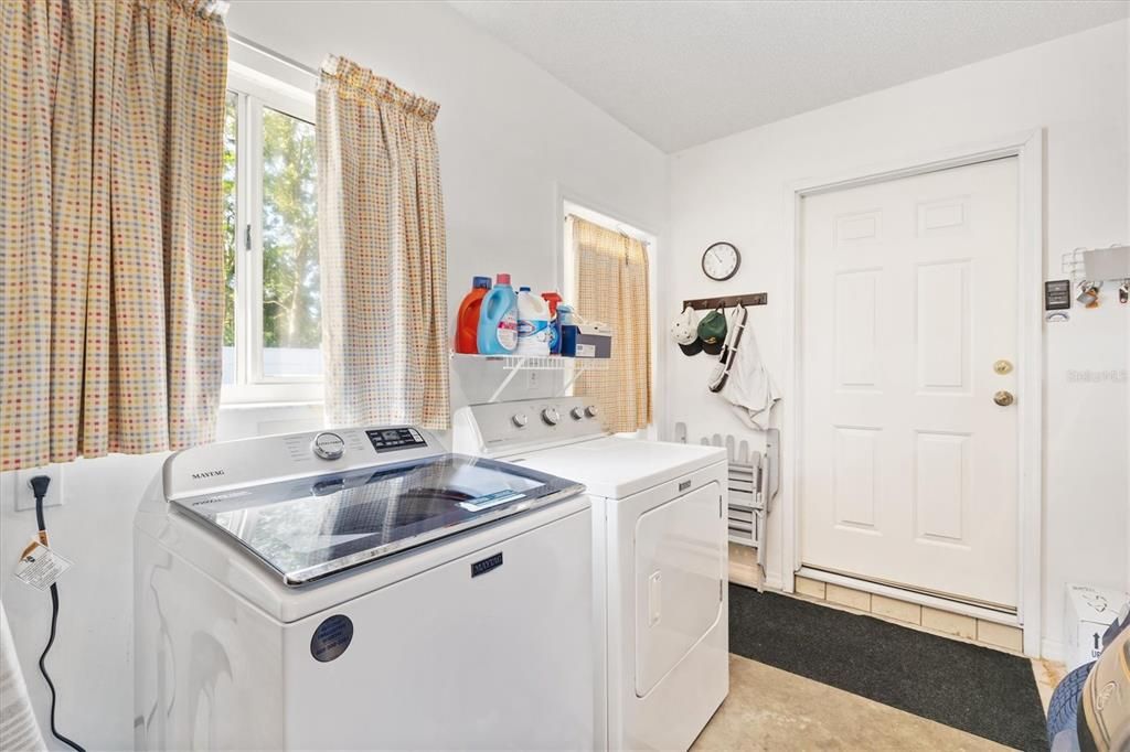 WASHER & DRYER IN THE OVER SIZED GARAGE