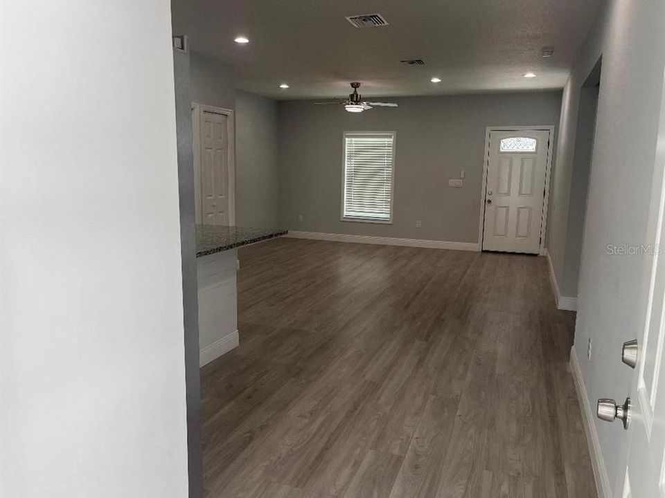 For Rent: $2,200 (2 beds, 1 baths, 900 Square Feet)