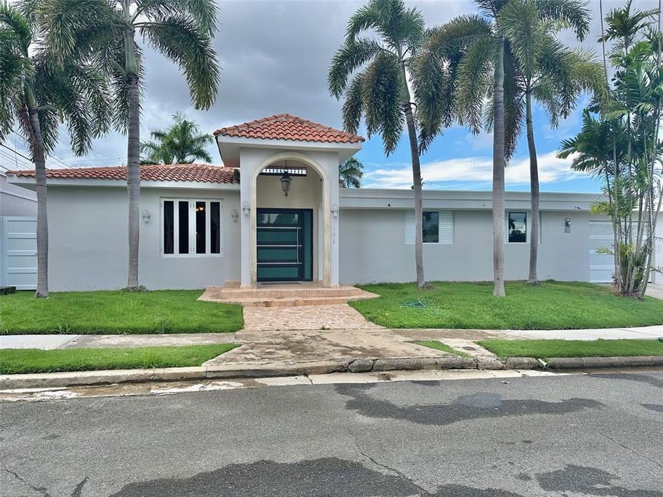 For Sale: $1,375,000 (4 beds, 2 baths, 3725 Square Feet)