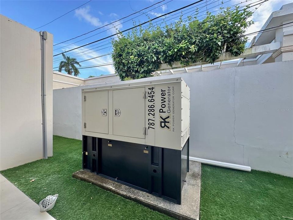 For Sale: $1,375,000 (4 beds, 2 baths, 3725 Square Feet)