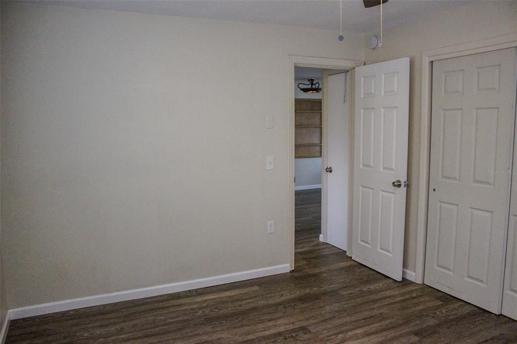 For Sale: $159,900 (2 beds, 1 baths, 859 Square Feet)